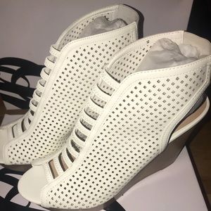 Nine West White Wedges (Women’s 12)